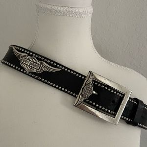 Harley Davidson Medium Studded Wing belt with attached metal buckle.